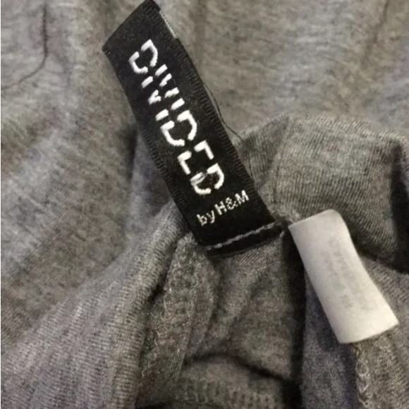 Divided by H&M turtleneck - Picture 2 of 5